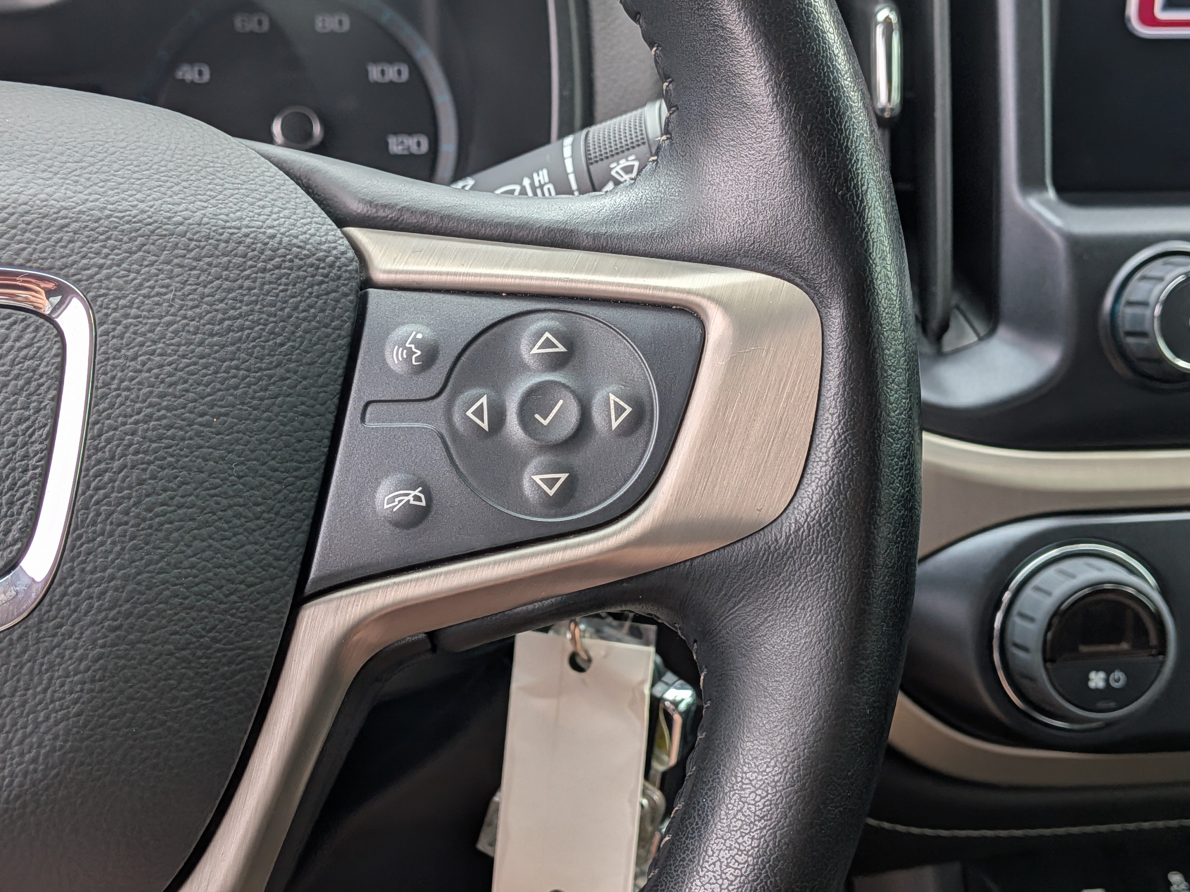 Used 2022 GMC Canyon Denali RWD image 26
