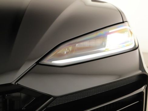 Used 2025 Lamborghini Urus SE AWD/4WD image 35