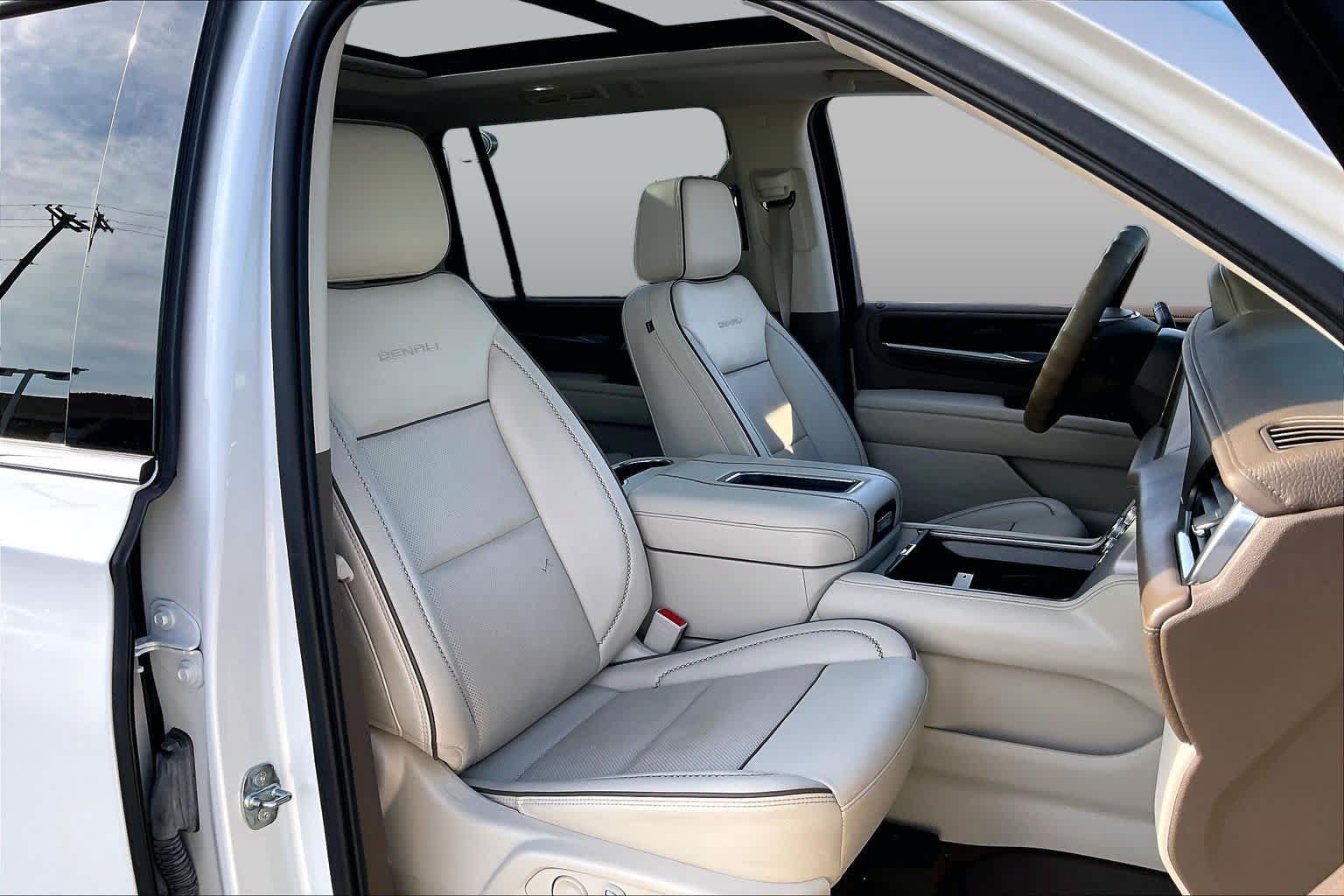 Used 2022 GMC Yukon XL Denali RWD image 9