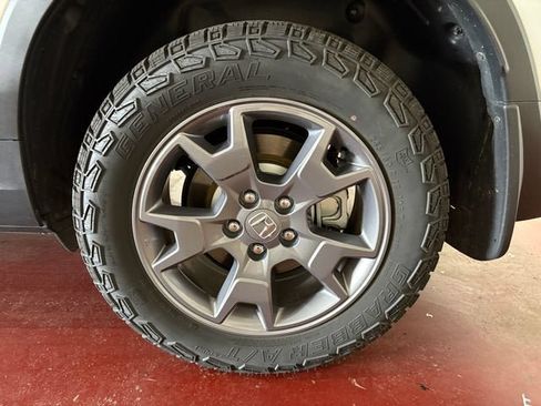 Used 2024 Honda Passport TrailSport image 27