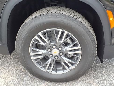 New 2026 Chevrolet Traverse LT w/ Enhanced Driving Package FWD image 11