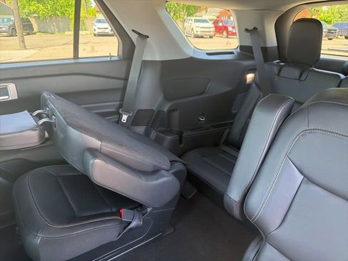 Used 2024 Ford Explorer XLT w/ Equipment Group 202A AWD/4WD image 17