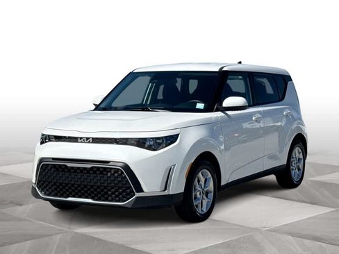 Used 2025 Kia Soul LX FWD image 4
