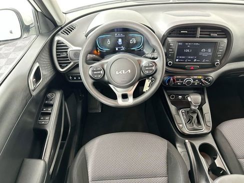 Used 2024 Kia Soul LX w/ Option Group 015 FWD image 17