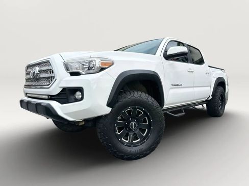 Used 2017 Toyota Tacoma TRD Off-Road RWD image 20