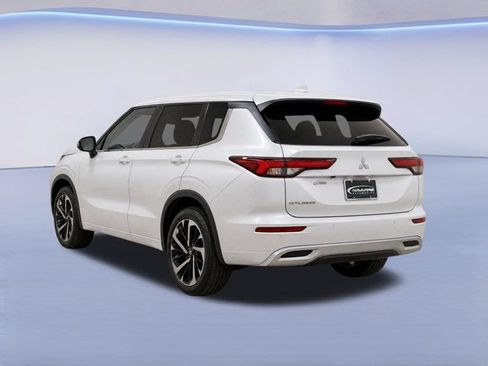 Used 2024 Mitsubishi Outlander SE Black Edition FWD image 5