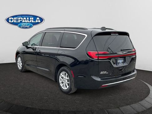Used 2022 Chrysler Pacifica Touring-L image 3