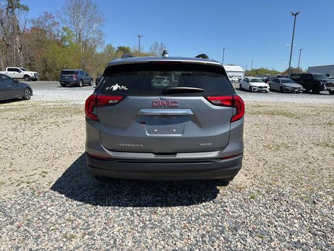Used 2019 GMC Terrain SLE w/ Driver Convenience Package image 4