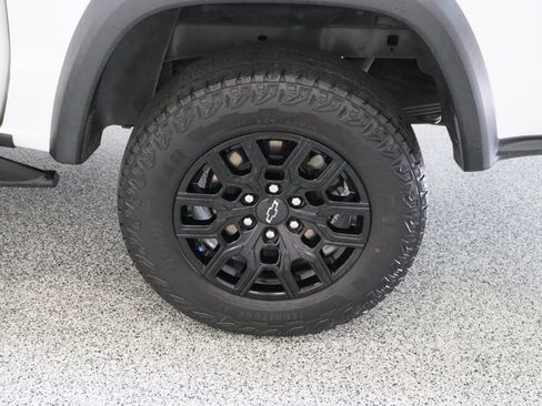 Used 2023 Chevrolet Colorado Trail Boss w/ Technology Package AWD/4WD image 10