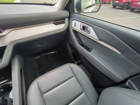 Used 2025 Ford Explorer Active w/ Active Comfort Package RWD image 16