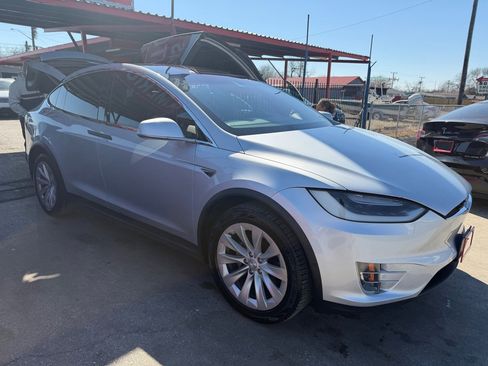 Used 2016 Tesla Model X image 14