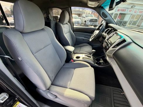Used 2013 Toyota Tacoma 4x4 Access Cab V6 w/ TRD Off-Road Pkg image 10