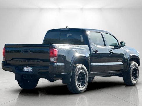 Used 2019 Toyota Tacoma TRD Sport w/ TRD Premium Sport Package RWD image 3