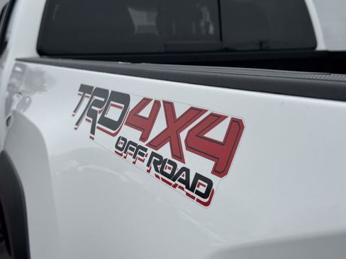 Certified 2022 Toyota Tacoma TRD Off-Road image 14