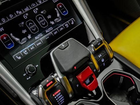 Used 2021 Lamborghini Urus AWD/4WD image 63