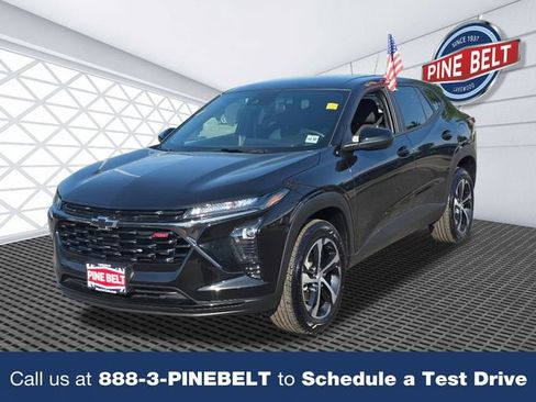 Certified 2025 Chevrolet Trax RS FWD image 1