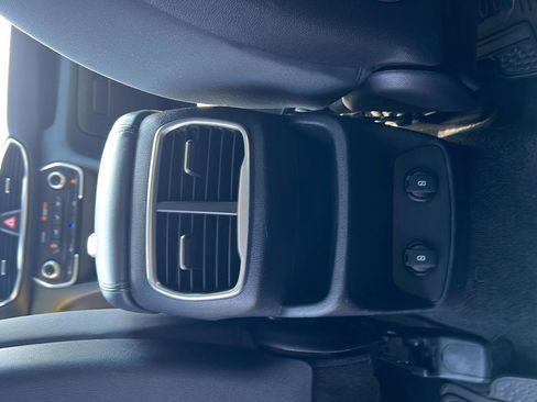 Used 2019 Hyundai Santa Fe SE AWD/4WD image 28