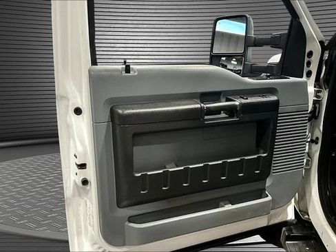 Used 2016 Ford F550 4x4 Regular Cab Super Duty image 17