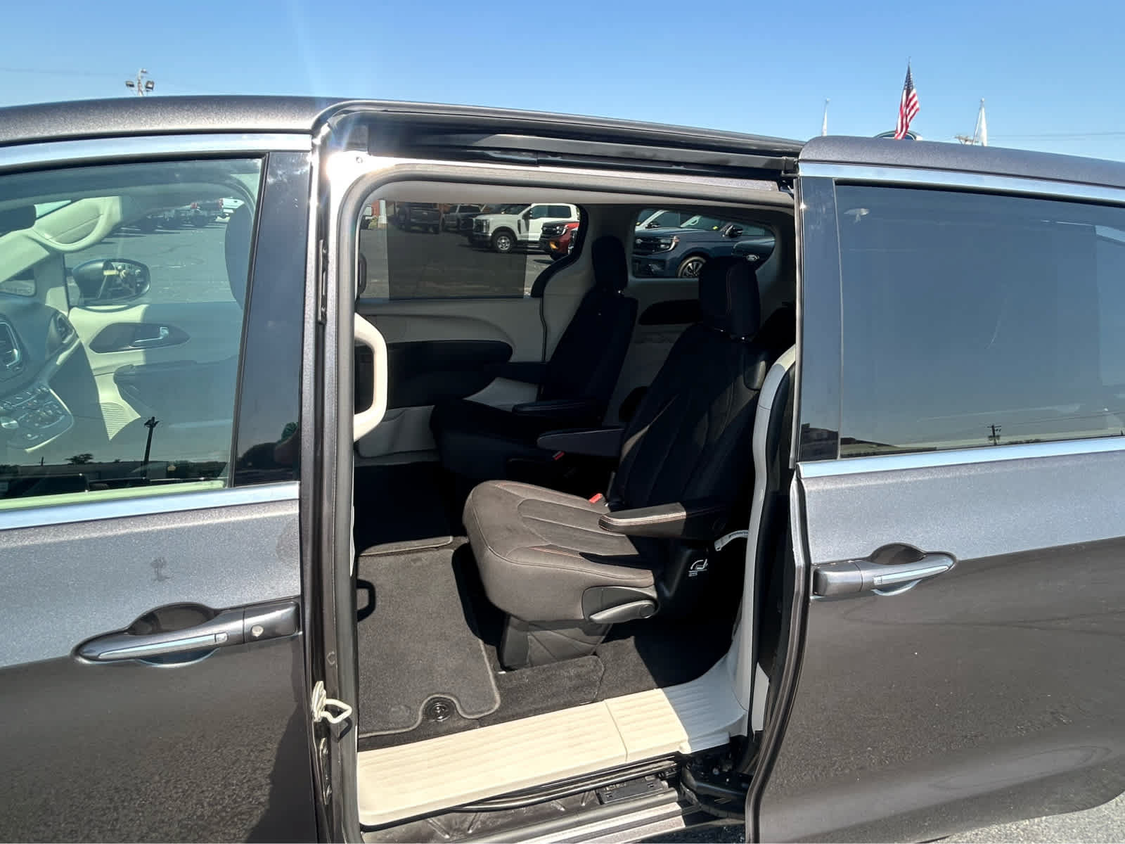 Used 2018 Chrysler Pacifica Touring Plus FWD image 20