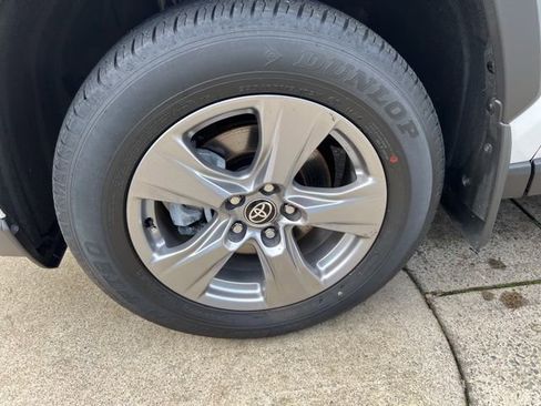 Used 2024 Toyota RAV4 XLE image 19