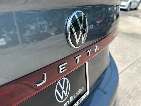 Used 2025 Volkswagen Jetta SE w/ Sunroof Package image 21