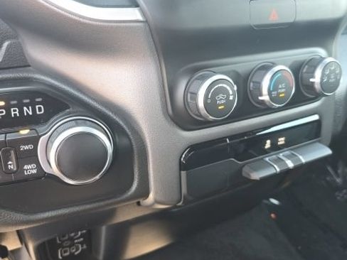 Used 2022 RAM 1500 Big Horn AWD/4WD image 16