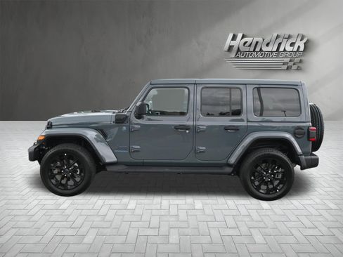 Used 2025 Jeep Wrangler Unlimited Sahara AWD/4WD image 7
