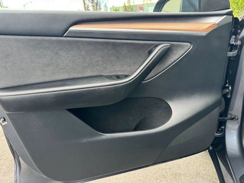 Used 2023 Tesla Model Y Long Range AWD/4WD image 42