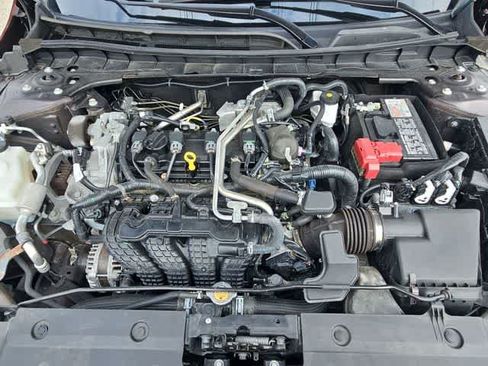 Used 2024 Nissan Altima 2.5 SV FWD image 12