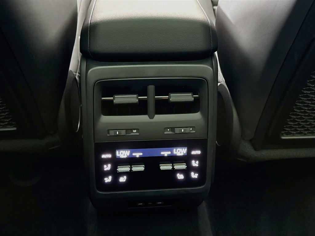 Certified 2025 Porsche Macan Electric RWD image 26