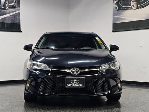 Used 2017 Toyota Camry SE FWD image 3