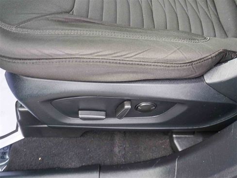 Used 2021 Ford Explorer XLT image 19