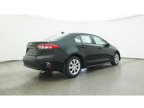 Used 2025 Toyota Corolla LE FWD image 30