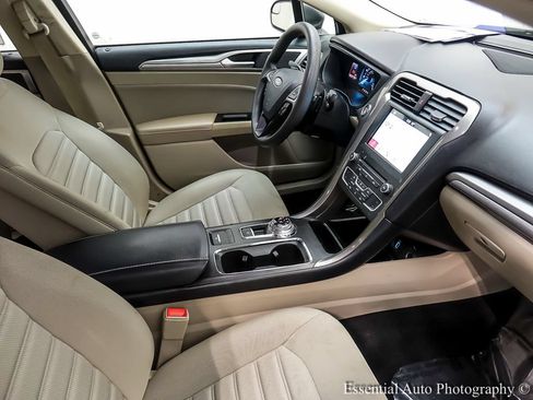Certified 2018 Ford Fusion SE w/ Fusion SE Technology Package FWD image 23