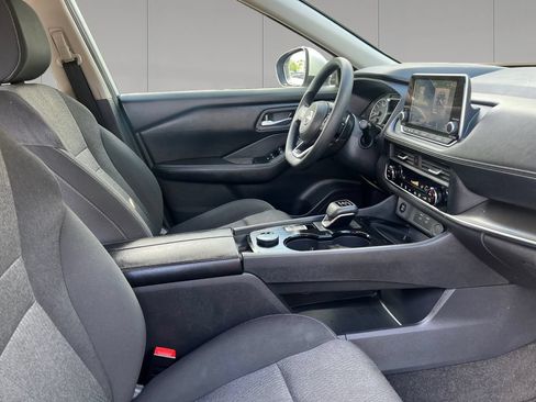 Used 2024 Nissan Rogue SV AWD/4WD image 16