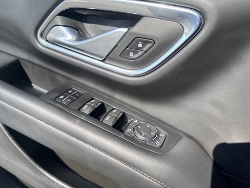 Used 2023 Chevrolet Suburban High Country image 15