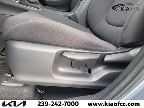 Used 2024 Toyota Corolla Cross LE w/ Moonroof Package AWD/4WD image 24