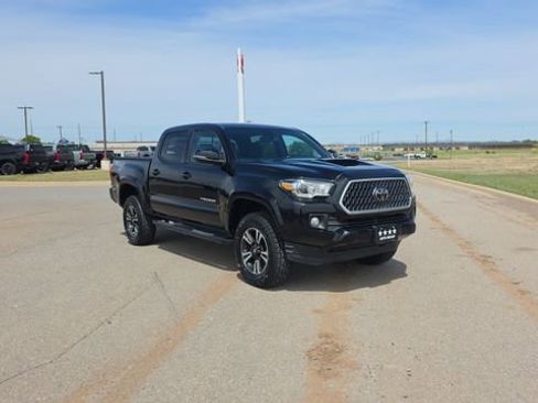 Used 2019 Toyota Tacoma TRD Sport image 4