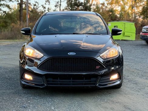 Used 2018 Ford Focus ST image 2