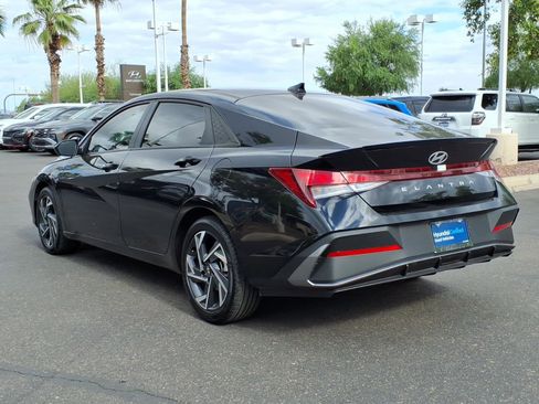 Certified 2025 Hyundai Elantra Sport FWD image 3
