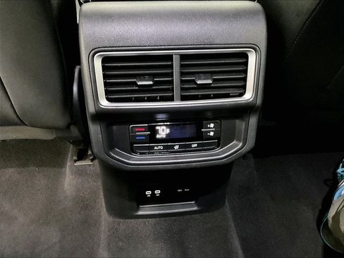 Used 2025 Volkswagen Atlas SE AWD/4WD image 28