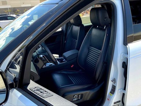 Certified 2022 Land Rover Discovery Sport SE R-Dynamic image 8