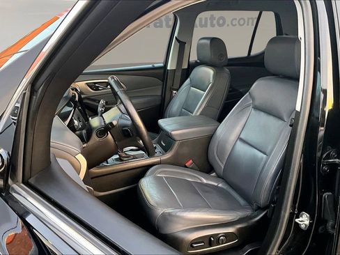 Used 2020 Chevrolet Traverse LT w/ LT Premium Package image 23