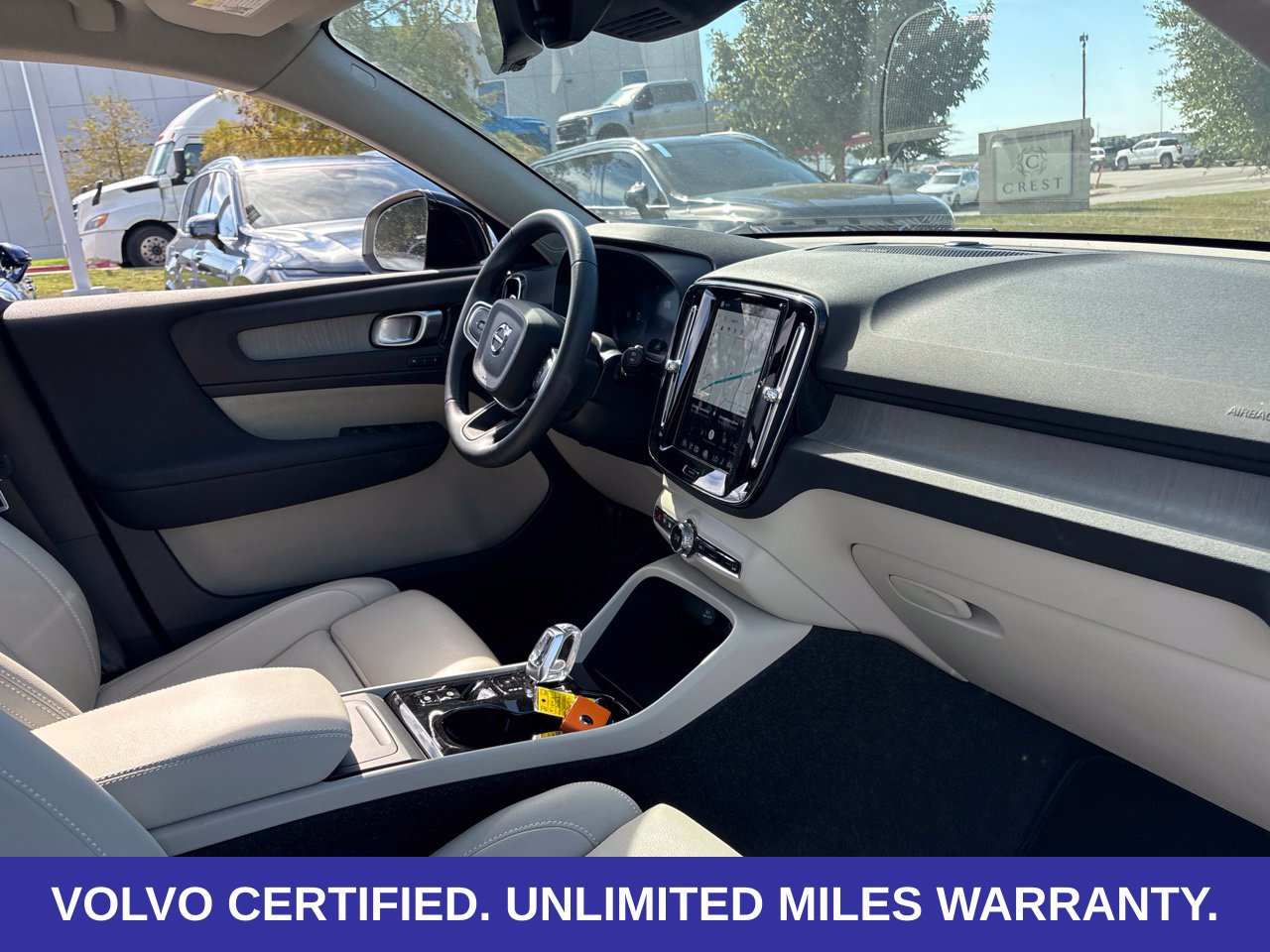 Certified 2025 Volvo XC40 B5 Plus AWD/4WD image 17
