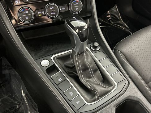 Used 2024 Volkswagen Jetta SE image 14