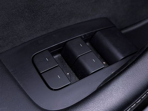 Used 2022 Tesla Model Y Performance image 16