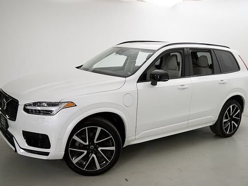 Used 2023 Volvo XC90 T8 Plus w/ Protection Package Premier AWD/4WD image 3