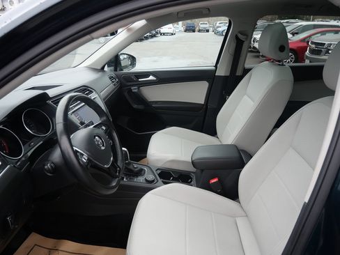 Used 2019 Volkswagen Tiguan SE image 9