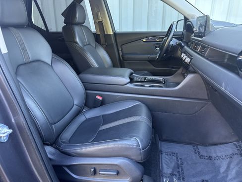Used 2024 Honda Pilot Touring image 17