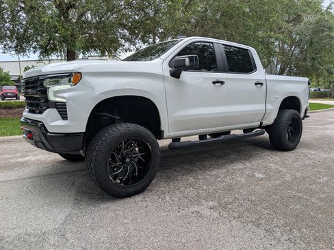 Used 2022 Chevrolet Silverado 1500 LT Trail Boss w/ LT Trail Boss Premium Package AWD/4WD image 3